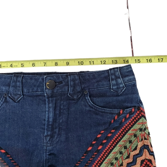 BDG Southwest Tribal Embroidered
Jean Shorts 27 - Picture 10 of 13